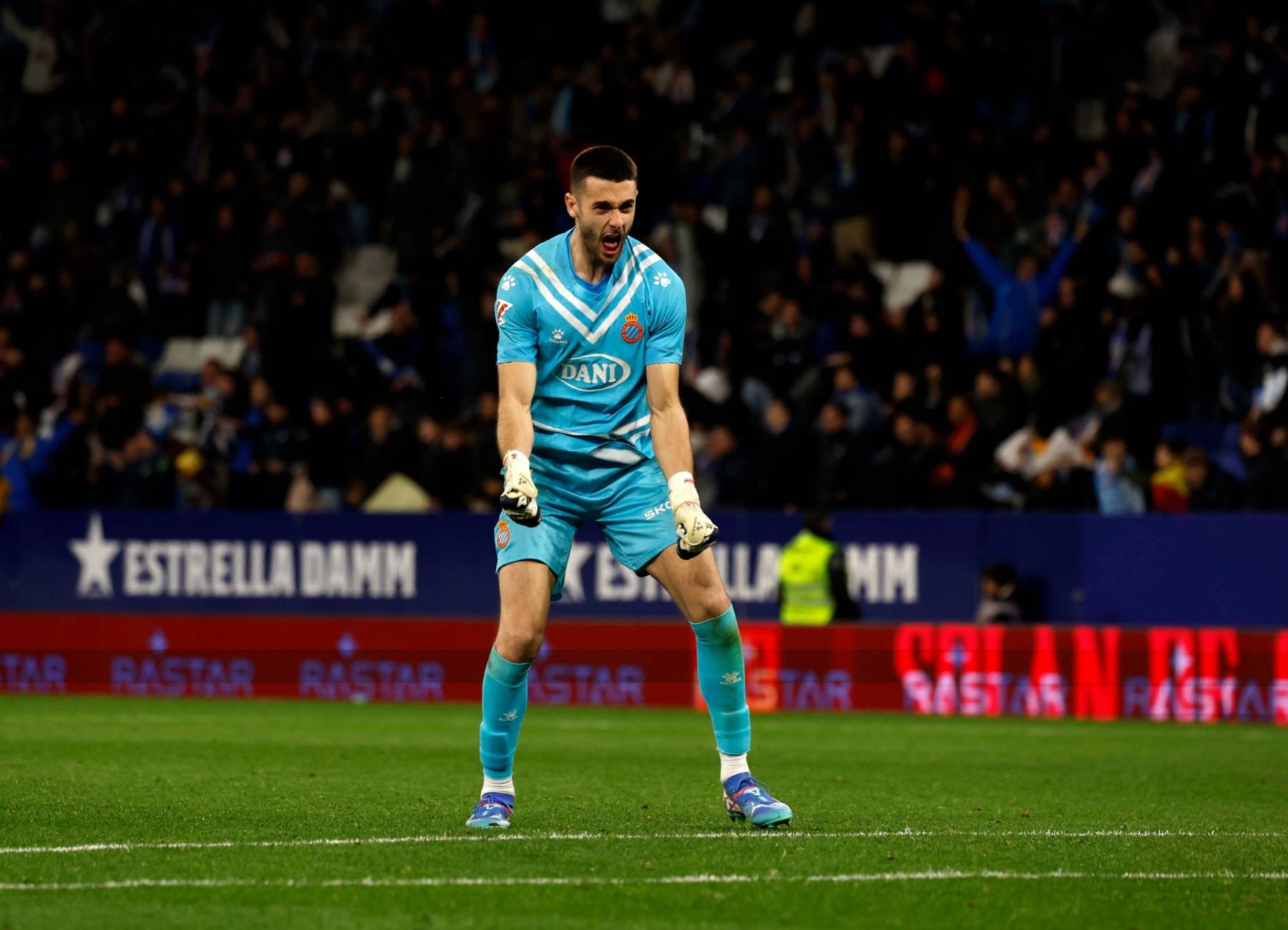 包含转折点！巴塞罗那官宣签约，意大利杯清晨攻防权衡，媒体盛赞，阵容厚度经受考验的词条