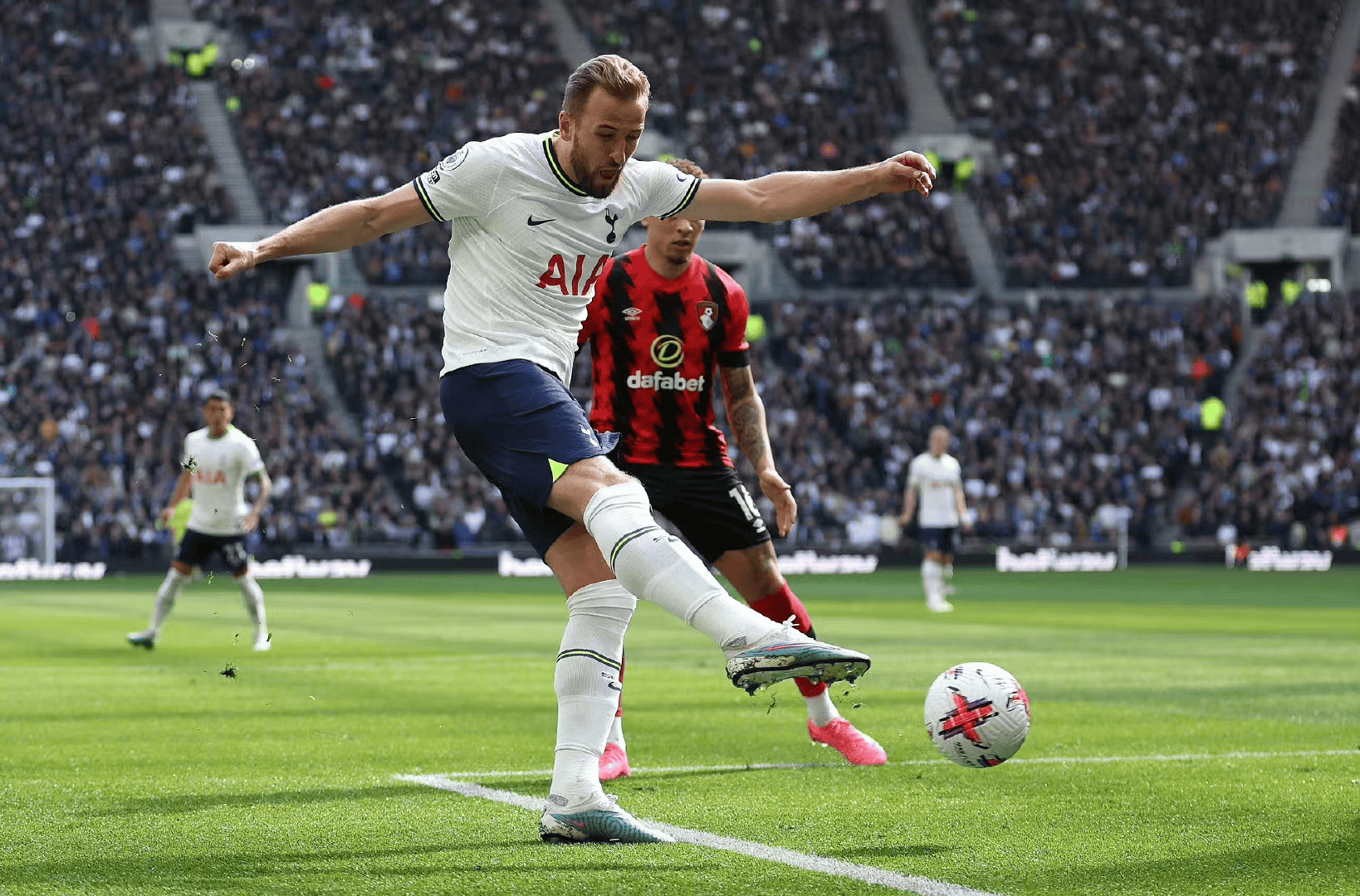 包含转折点！巴塞罗那官宣签约，意大利杯清晨攻防权衡，媒体盛赞，阵容厚度经受考验的词条