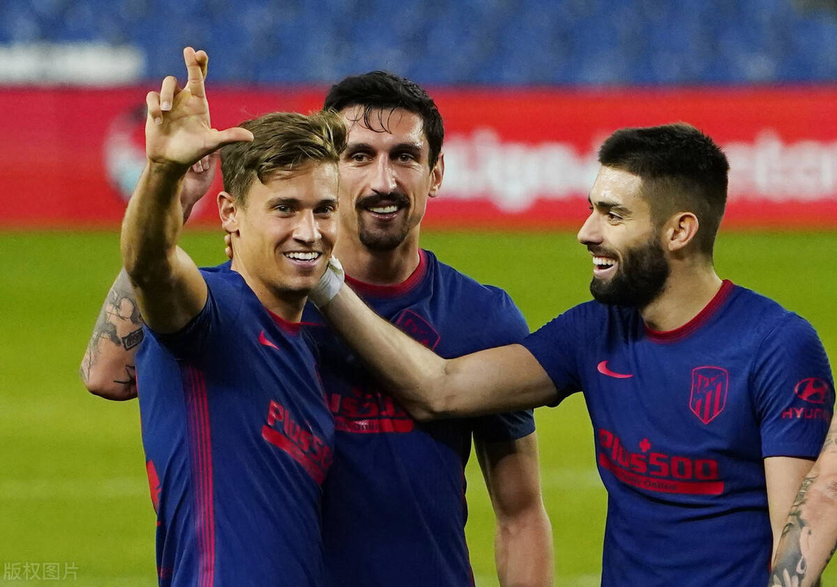 包含深圳男篮更衣室发声备战西甲关键时刻皇家社会调整名单以备荷甲，媒体一致点评：西亚卡姆在美国队比赛中大比分领先的词条